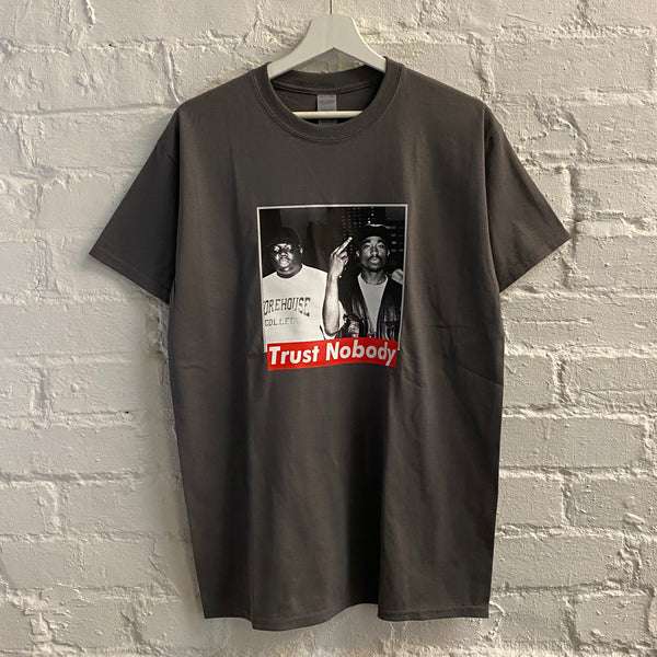 Biggie & Tupac Trust Nobody Printed Tee In Charcoal