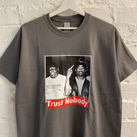Biggie & Tupac Trust Nobody Printed Tee In Charcoal